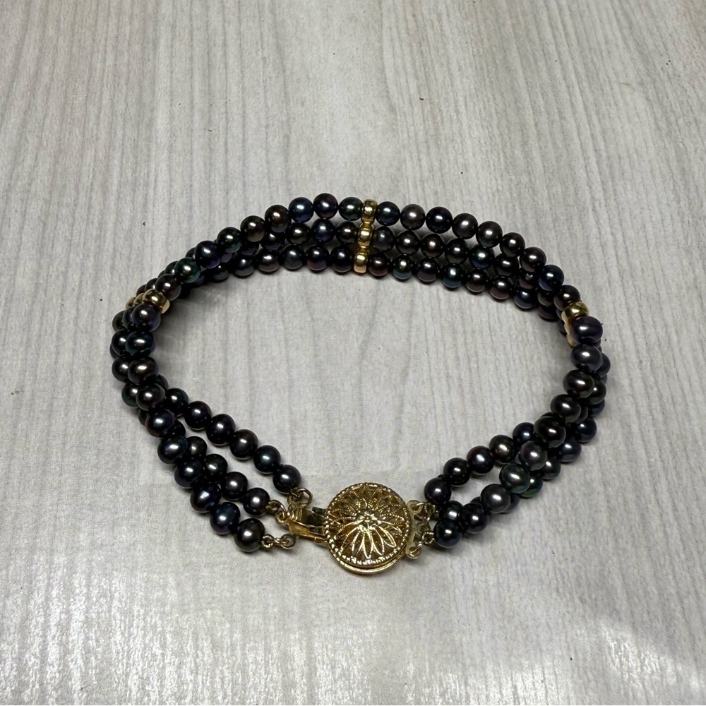 14k Yellow Gold Elegant Black Natural Multi-Strand Pearl Bracelet. - Picture 7 of 10